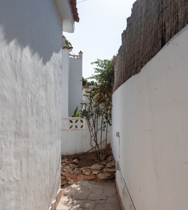 Resa Estates house huis te koop Siesta exterior side house.jpg